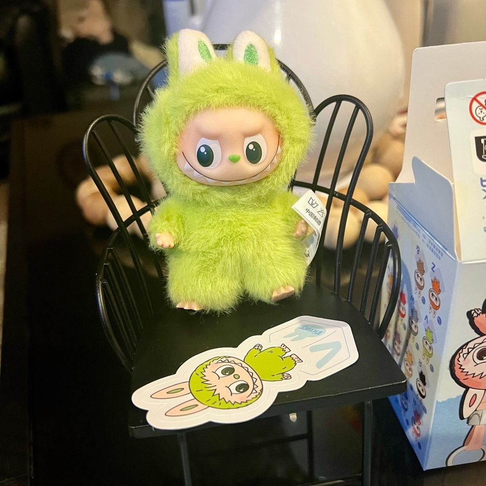 Labubu Pin For Love “Letter V” POP MART new In Hand